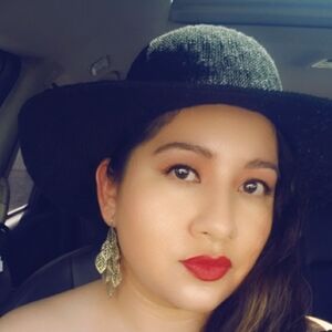 Meet your Posher, Mayra